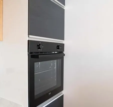 Front 2-3-4 Apartment *