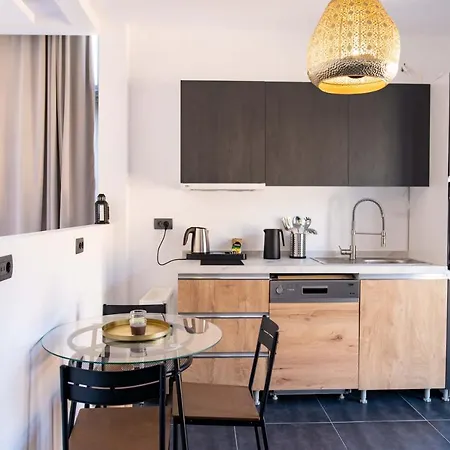 Front 2-3-4 Apartman